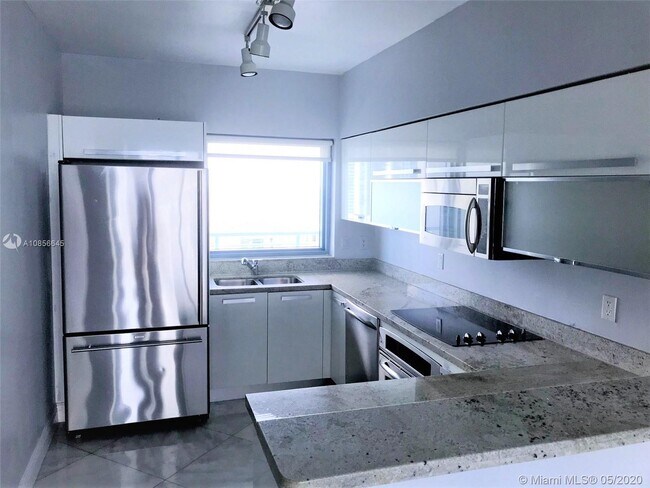 Foto del edificio - 601 NE 36th St