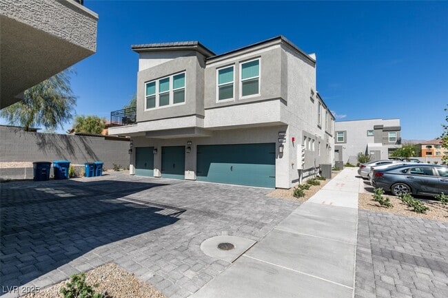 Building Photo - 6229 Mangler St