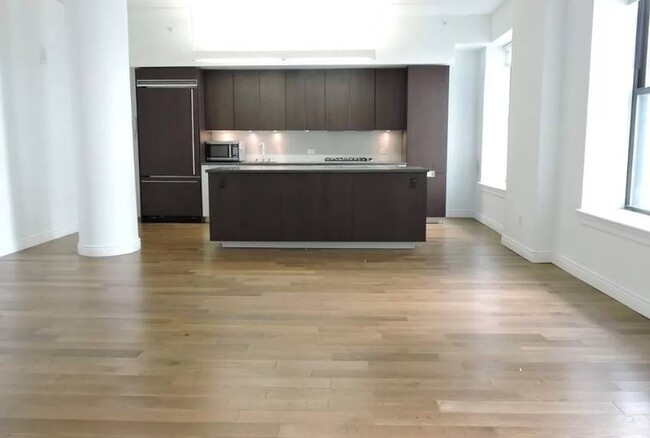 Building Photo - 225 5th Ave
