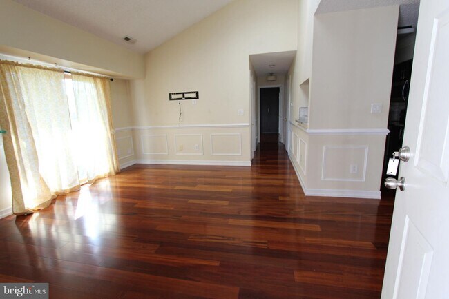 Foto del edificio - 208 Ravens Crest Dr