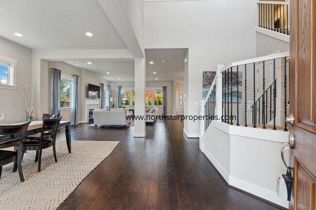 Foto del edificio - Spacious Beauty in Coveted Villebois Commu...