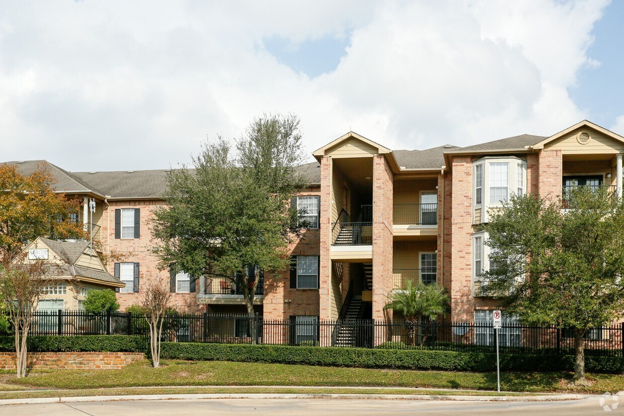 Braeswood Park Condominiums Apartments Houston, TX