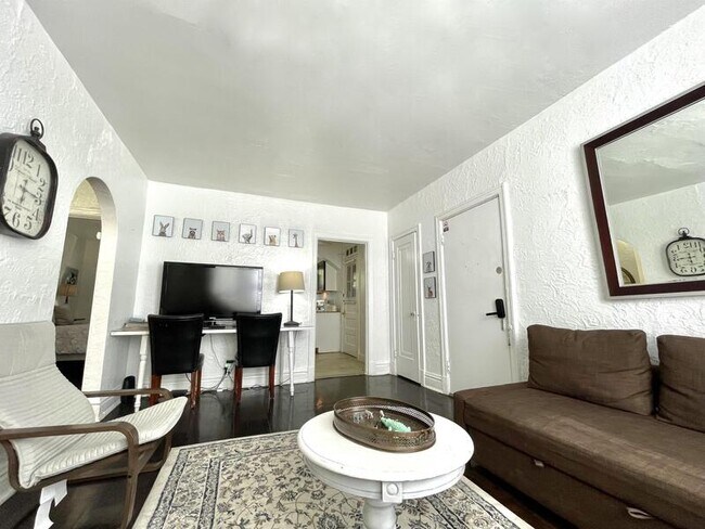 Foto del edificio - 6651 Berthold Ave