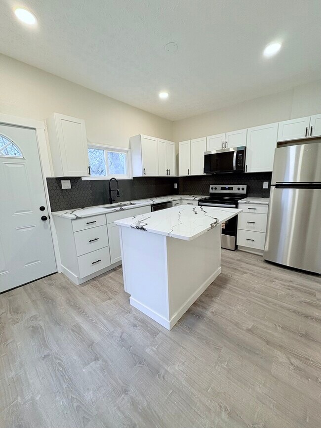 Foto del edificio - Charming 2 beds 1 baths in Columbus! Newly Renovated