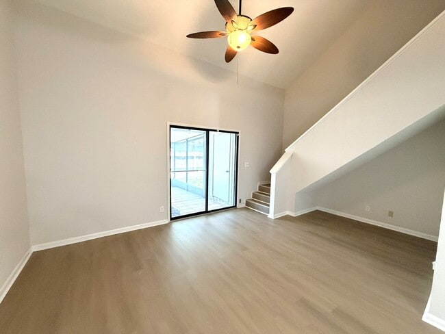 Building Photo - 5646 Pinebay Cir N