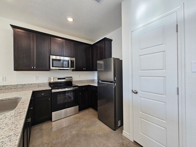 Foto del edificio - 9204 Prickly Ash Dr