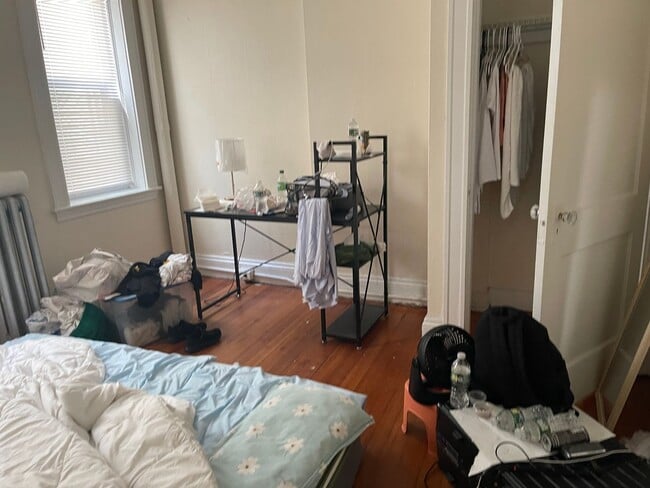 Building Photo - 3 Bed split with Heat and Hot water Inc FR...