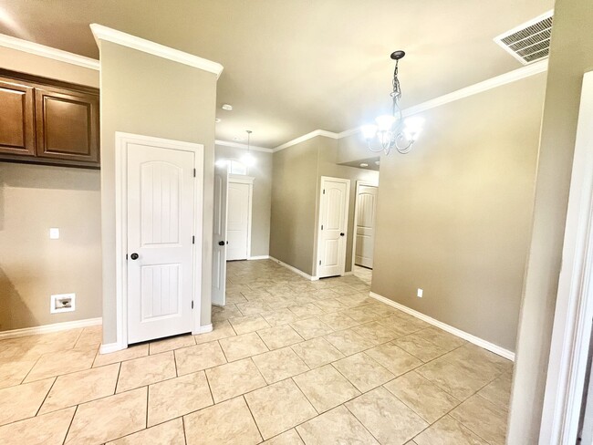 Building Photo - For Rent: 4 Bed | 2 Bath | Spacious Yard |...