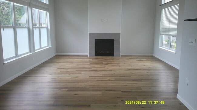 Foto del edificio - 972 Front Ave NE