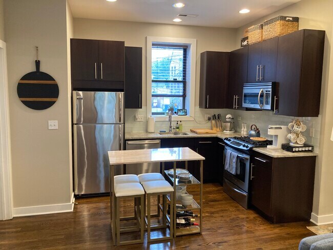 Kitchen - 1501 N Bosworth Ave