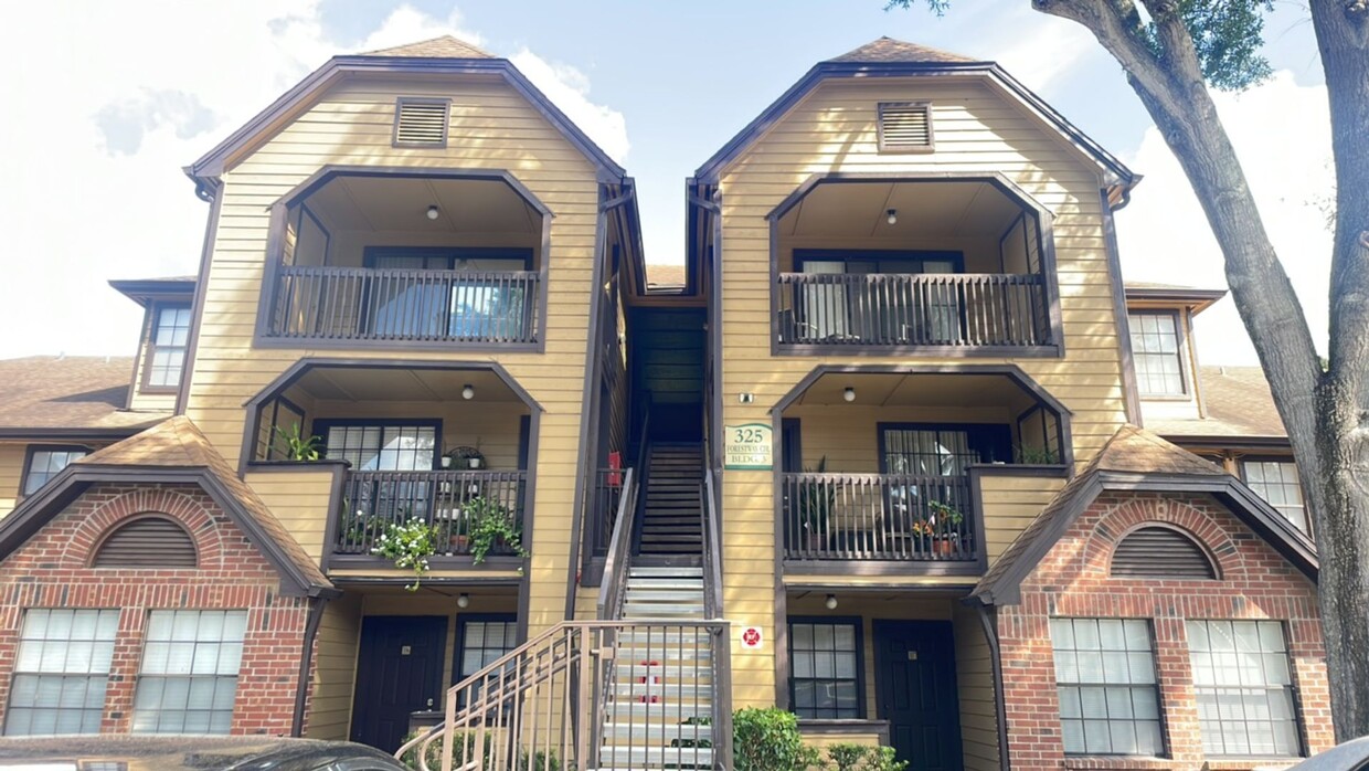 1 BR 1 BA Condo LAKEWOOD PARK **$300 OF... - 1 BR 1 BA Condo    LAKEWOOD PARK **$300 OF...