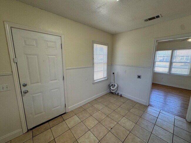 Building Photo - 2011 38th St