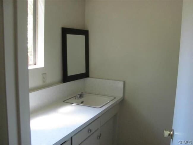 Building Photo - Paradise 3 bed 2 bath home ATTACHED 2-CAR GARAGE