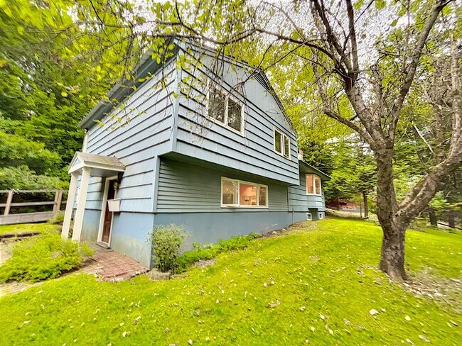 Foto del edificio - Hanover Mid-Century Modern home for rent