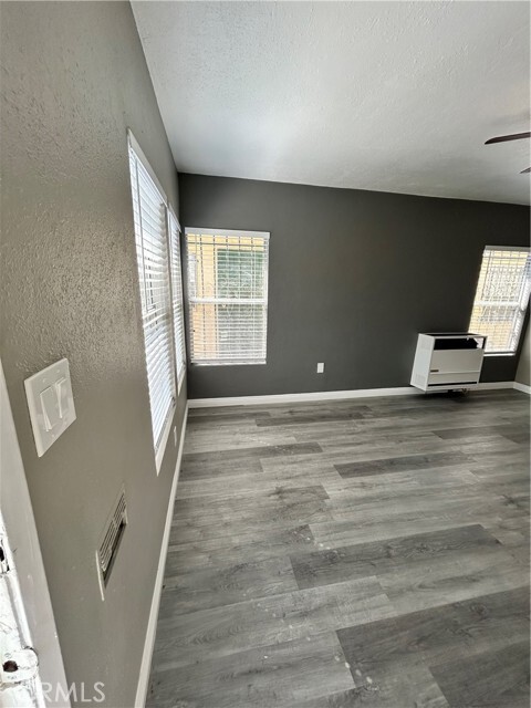 Building Photo - 1004 N Sloan Ave