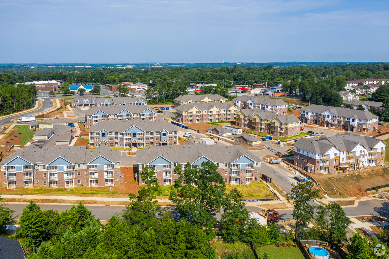 Foto aérea - Granite Pointe Apartment Homes