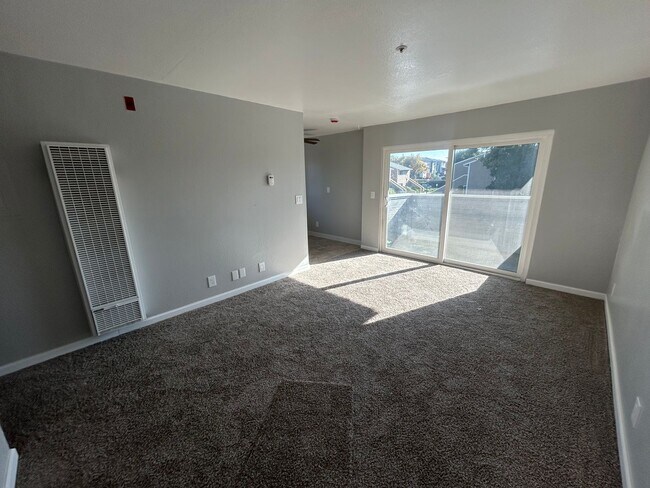 Building Photo - Newly Remodeled Sunny 2Bed/2Bath Apartment...