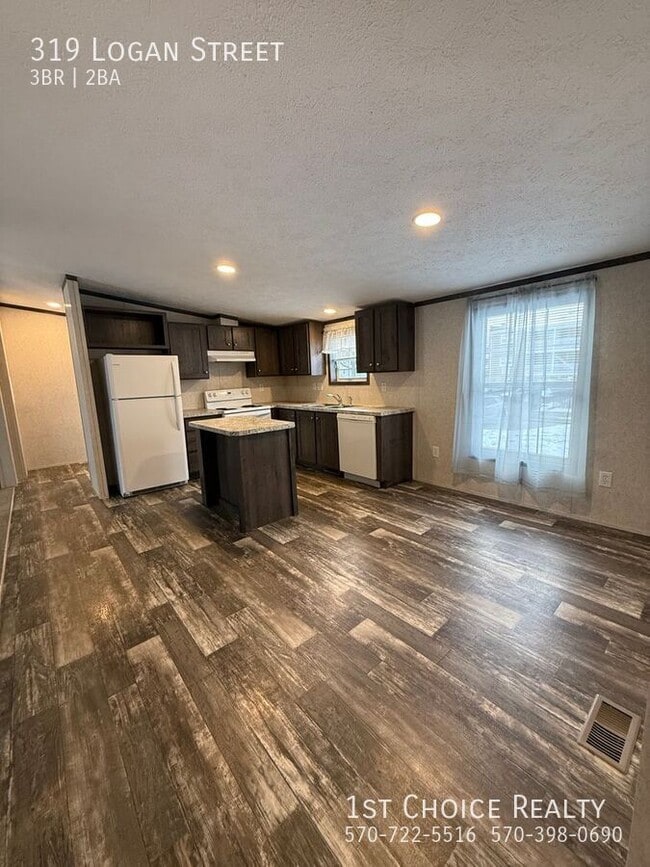 Building Photo - 319 Logan St