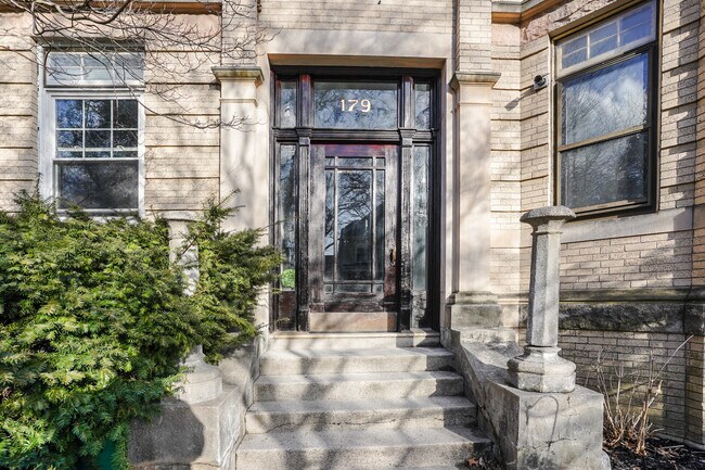 Building Photo - Babcock Street