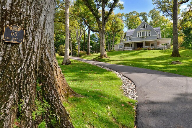 Foto del edificio - 65 Hathaway Ln