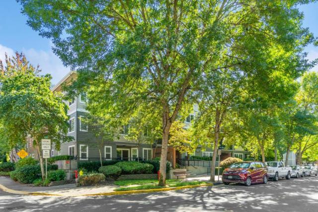 Building Photo - 2 bedroom in Redmond WA 98052