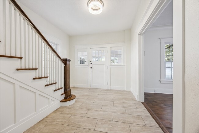 Building Photo - 3818 Brandt St