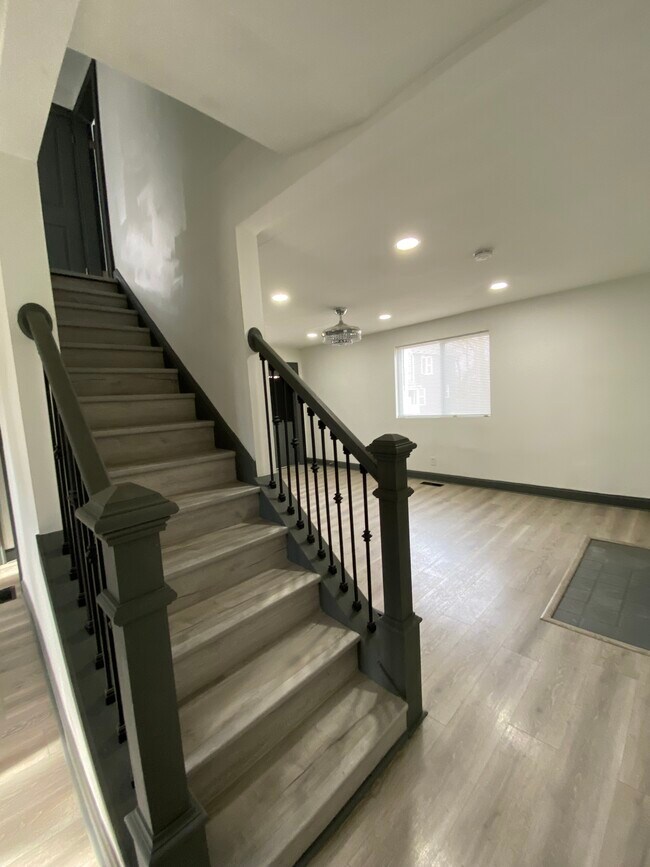 Foto del edificio - 1275 E Kossuth St