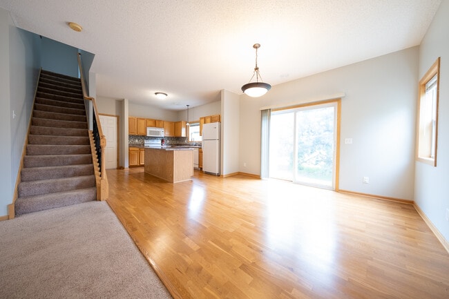 Building Photo - 2692 Vierling Dr E