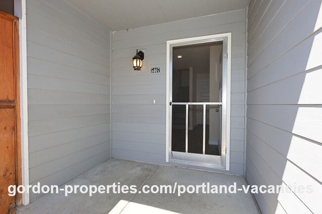 Photo - SE 121st Ave- 3 bedroom townhome with gas fireplace