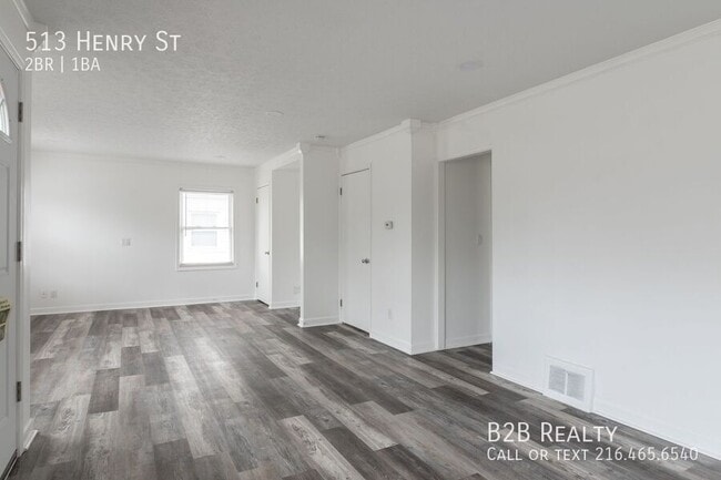 Building Photo - 513 Henry St