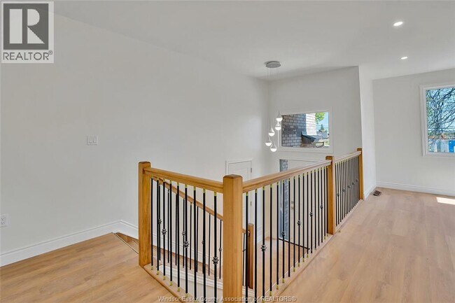 Photo du bâtiment - 720 Grand Marais Rd E