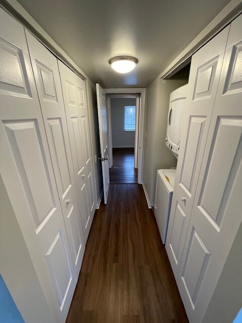 Unidad C15 (2 habitaciones/1,5 baños) - Lakeview Terrace Apartments