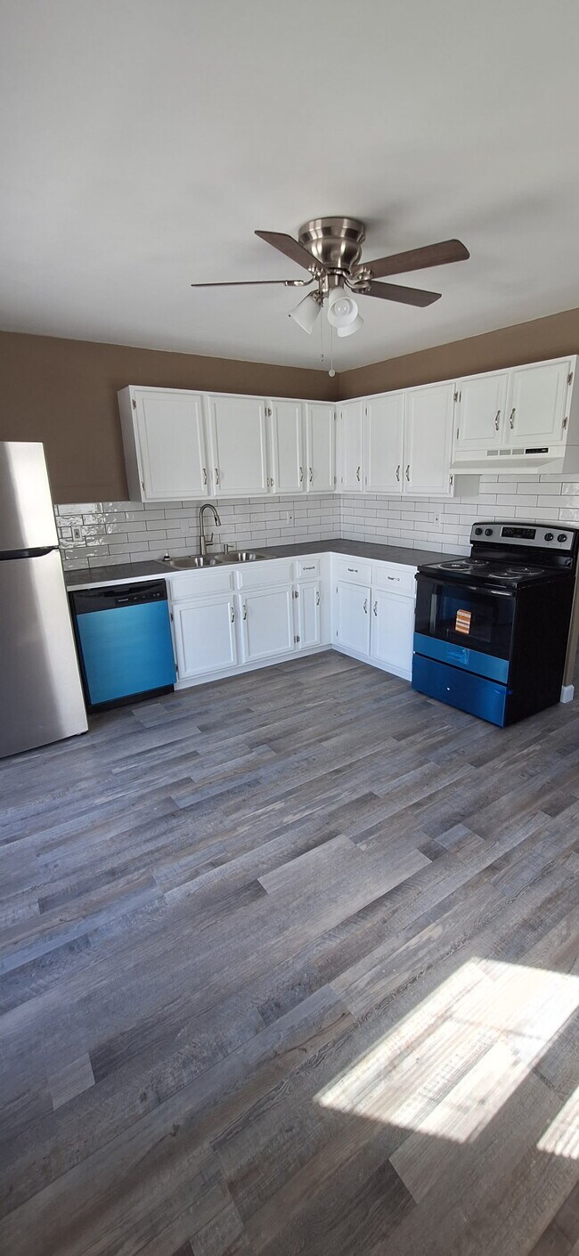 Foto del edificio - 404 E 3rd Dr S