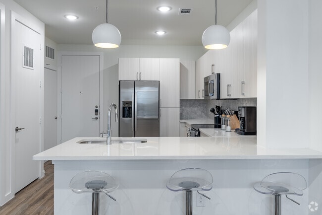 1BR, 1BA - 600SF - Kitchen - CO/OP Maple