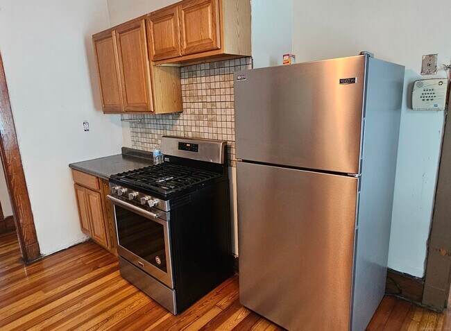 Building Photo - 191 English St