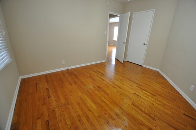 Foto del edificio - 14830 Dickens St