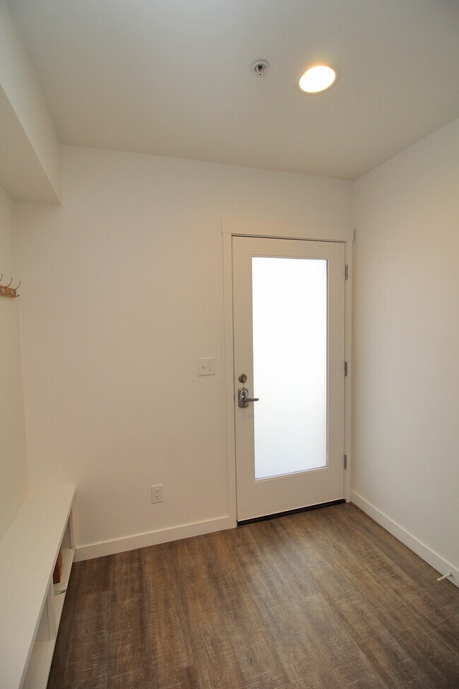 Building Photo - 1520 N Blandena St