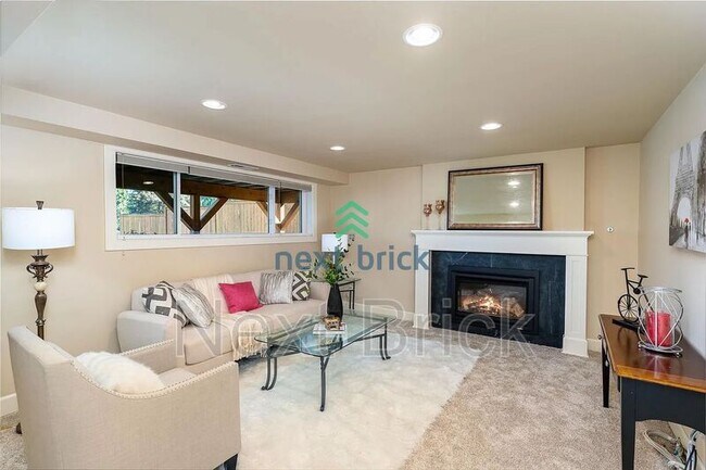 Foto del edificio - 16802 NE 6th St