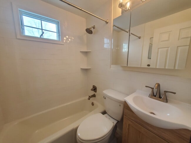 Building Photo - 54 Ferris Ave