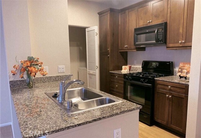 Foto del edificio - 2324 Scholarship