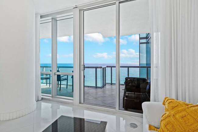 Building Photo - 17121 Collins Ave