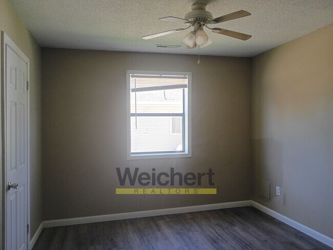 Building Photo - Spacious 4BR Home – Walk-In Closet & W/D Hookups