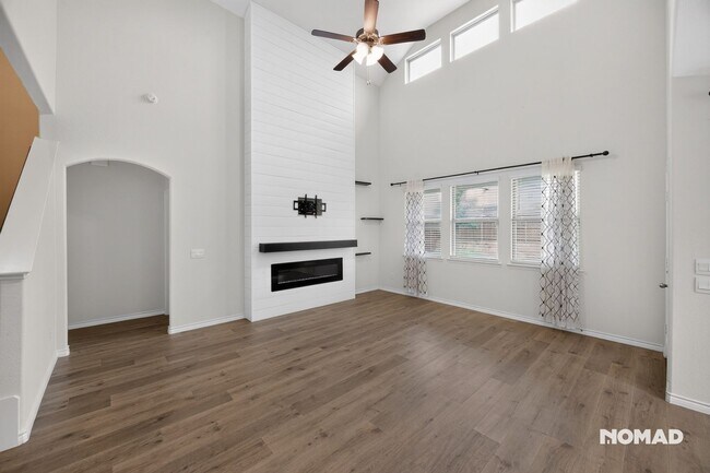 Foto del edificio - 7225 Raynor Pl