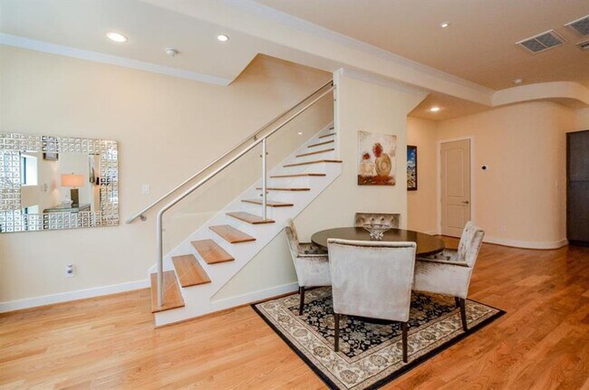 Foto del edificio - 604 Jackson Hill St