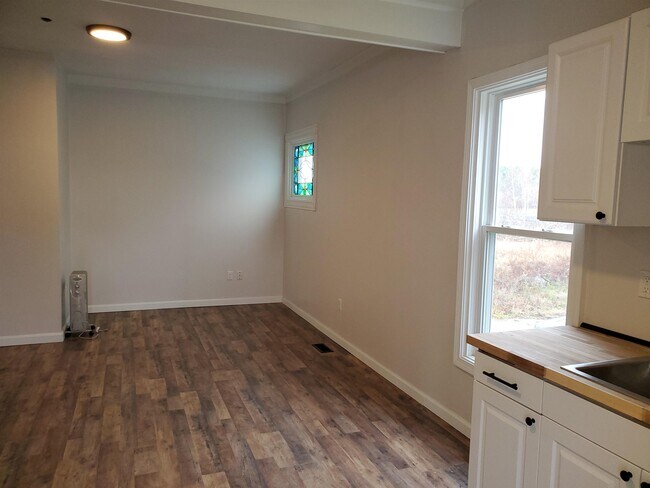 Building Photo - 17 Canaan St