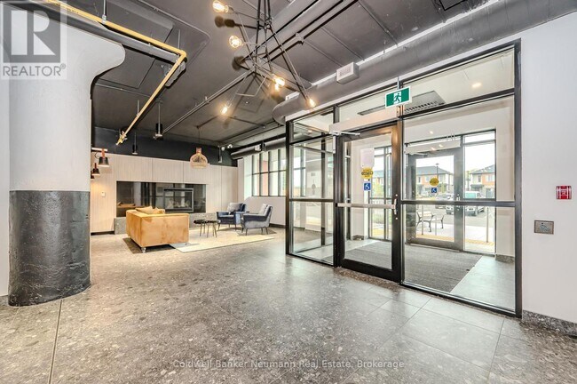 Building Photo - 120 Huron St