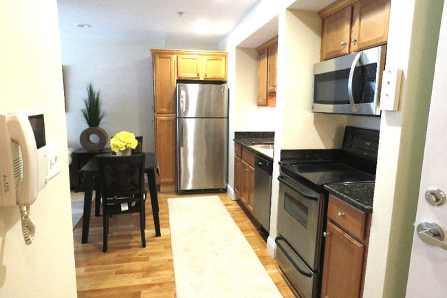 Kitchen - Chestnut Hollow Apartments