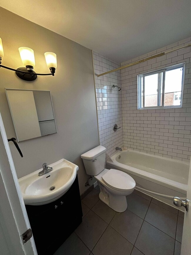 Building Photo - 427 High St