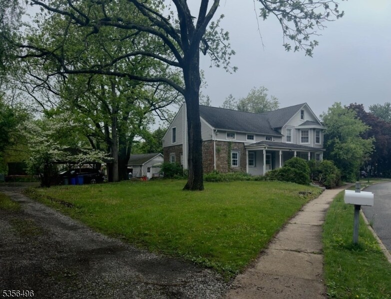 Foto principal - 58 Ryerson Rd