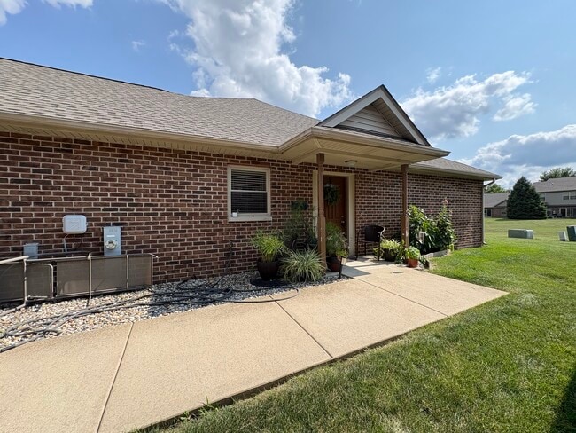 Building Photo - 655 N Edgemere Dr